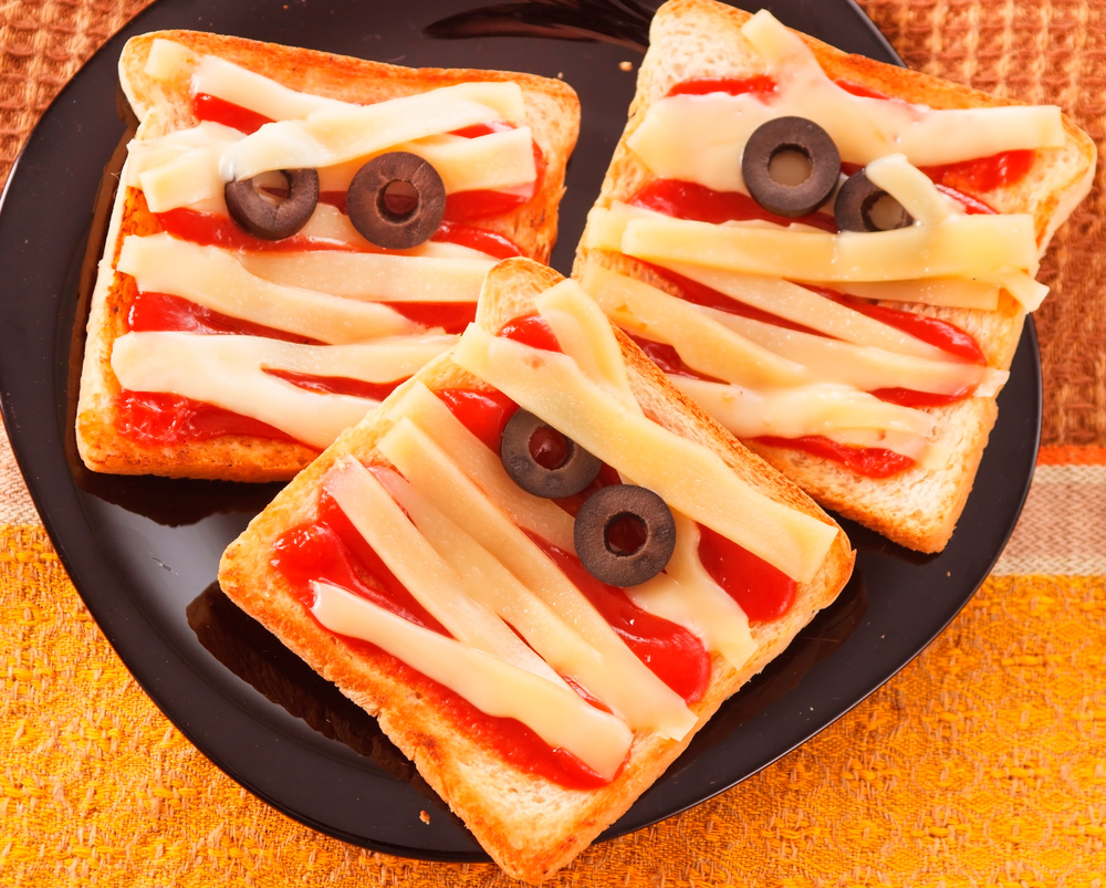 фото Меню на Хэллоуин-бутерброд закуска «Мумия»